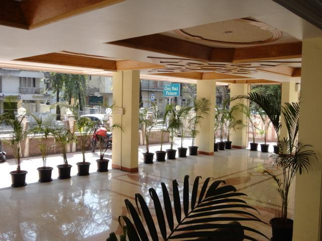 Om Sai Palace Hotel Pune Bagian luar foto