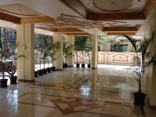 Om Sai Palace Hotel Pune Bagian luar foto